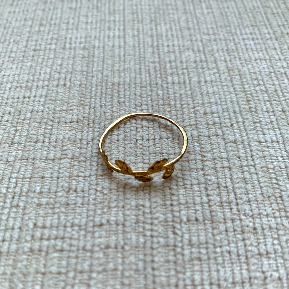 Dainty Leaves Gold Ring